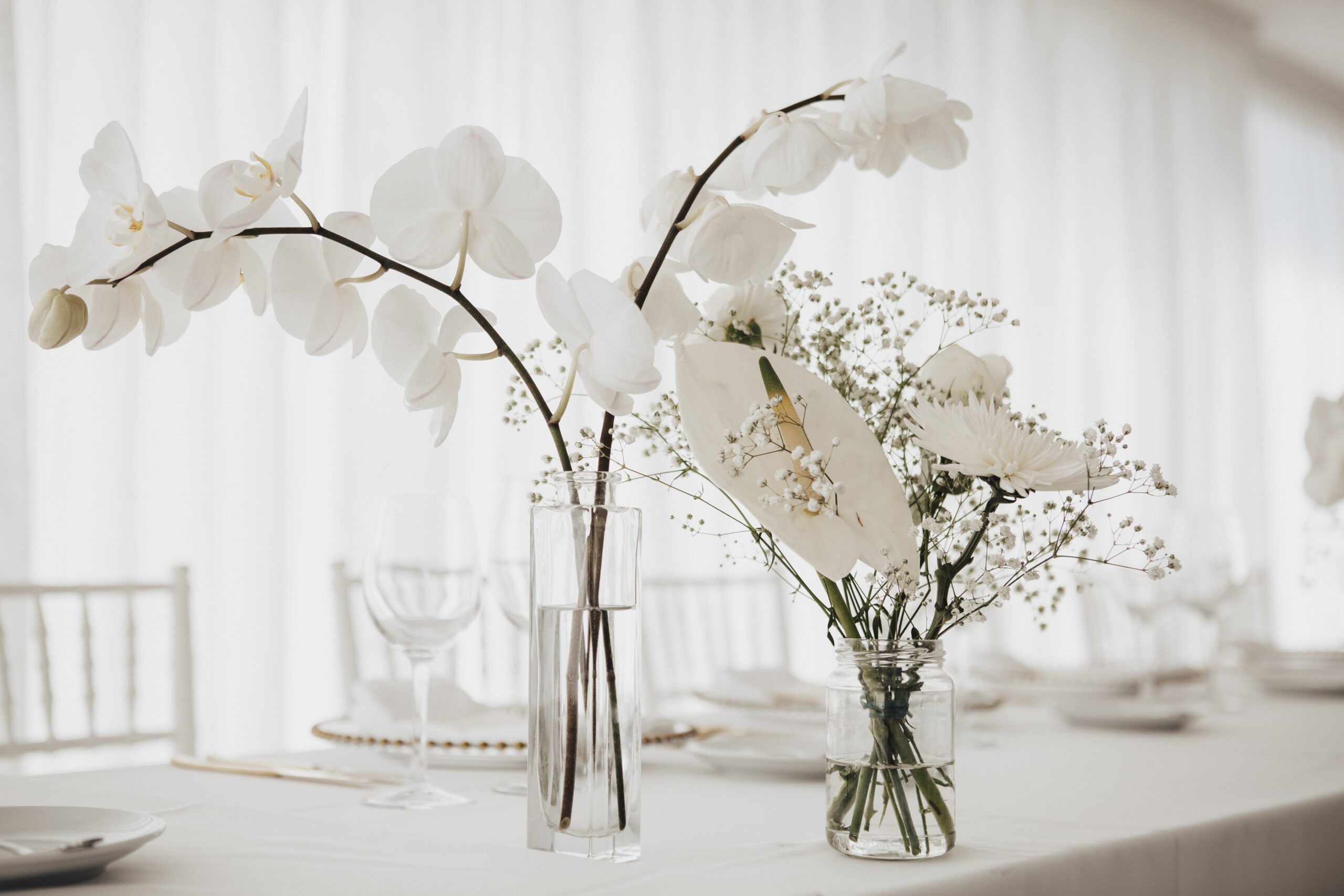 white wedding flowers at Le Ciel Santorini destination wedding reception