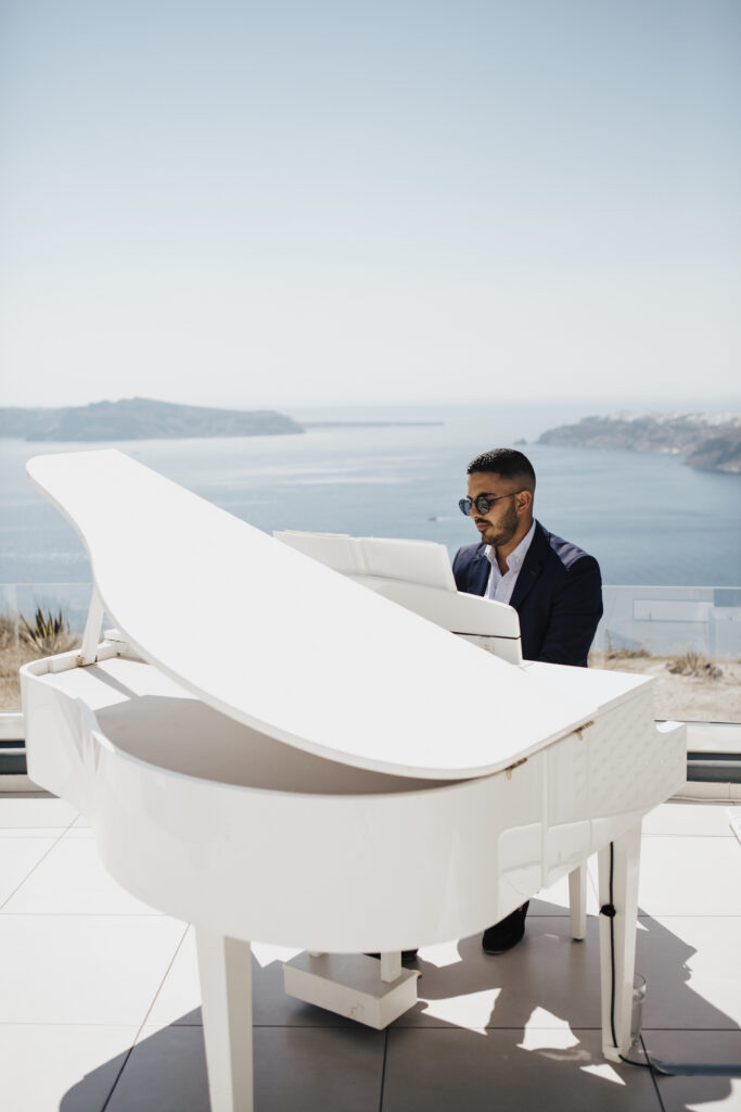 pianist at Le Ciel Santorini wedding