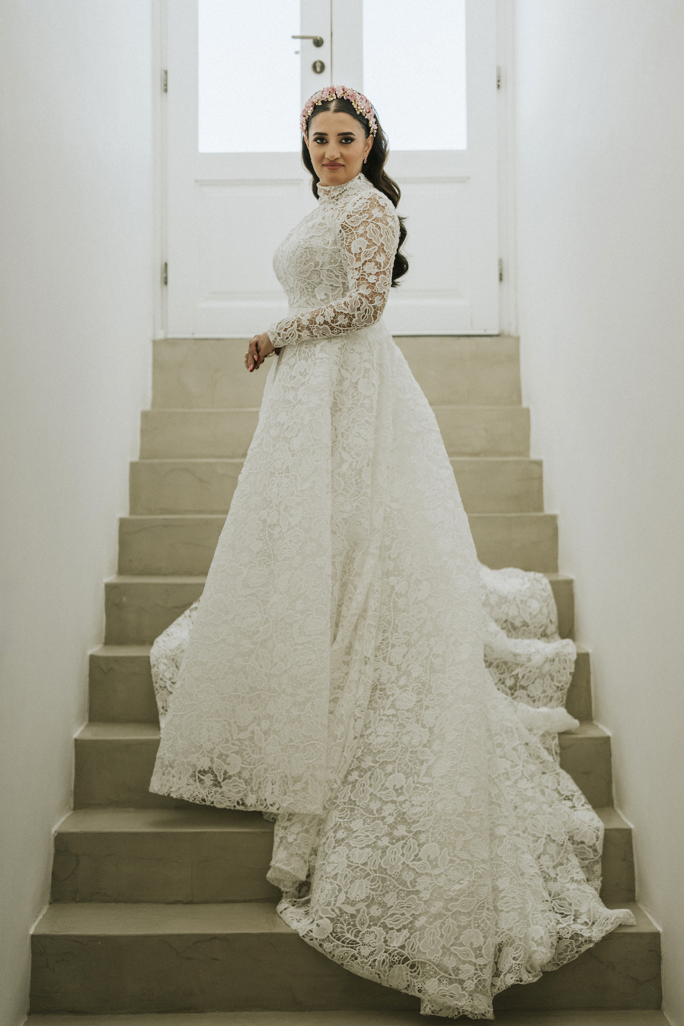 bride Leeda in lace wedding dress